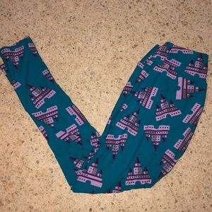 Purple Castle LuLaRoe OS Leggings!